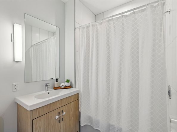 57 Quincy Shore Dr PH South, Quincy MA 02171