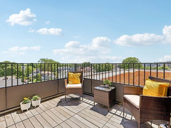 57 Quincy Shore Dr PH South, Quincy MA 02171