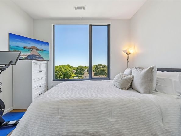 57 Quincy Shore Dr PH South, Quincy MA 02171
