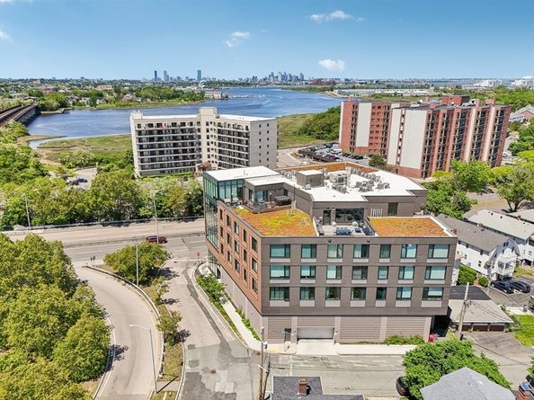 57 Quincy Shore Dr PH South, Quincy MA 02171