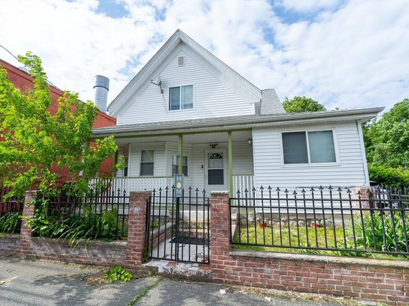 12 Charles St, Brockton MA 02301