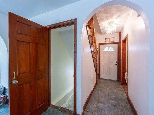 12 Charles St, Brockton MA 02301