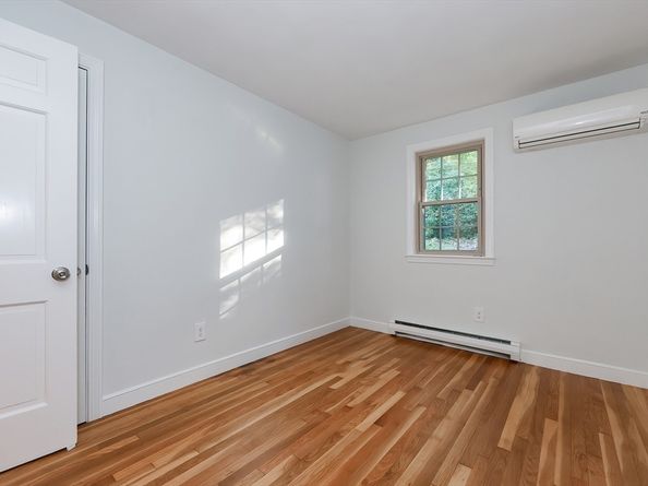 327 Singletary Ln, Framingham MA 01702