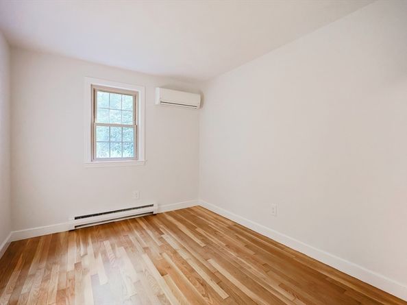 327 Singletary Ln, Framingham MA 01702