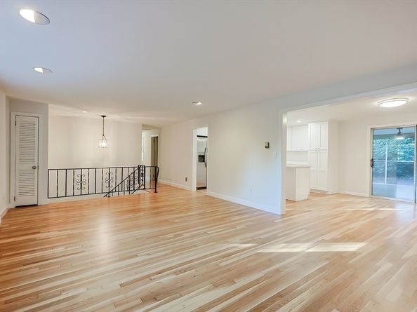 327 Singletary Ln, Framingham MA 01702