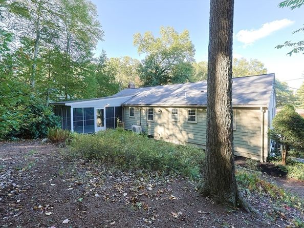 327 Singletary Ln, Framingham MA 01702