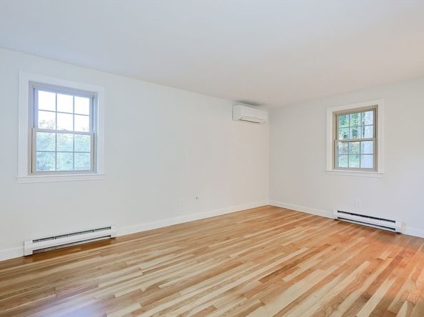 327 Singletary Ln, Framingham MA 01702