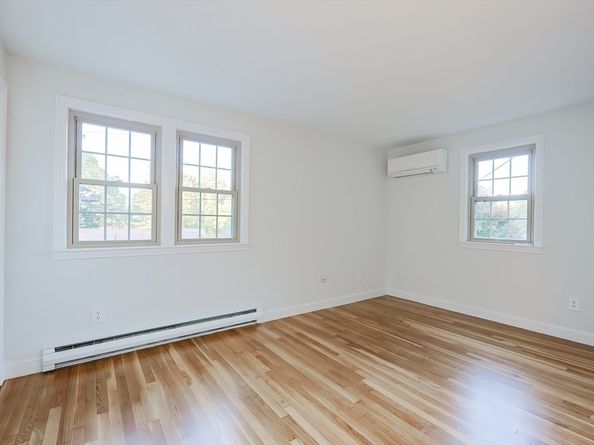327 Singletary Ln, Framingham MA 01702