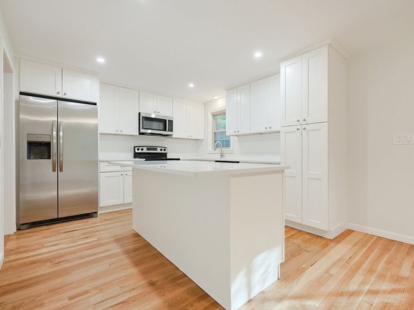 327 Singletary Ln, Framingham MA 01702