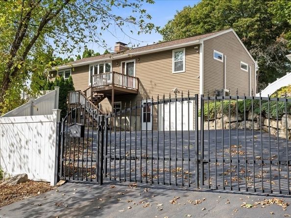 31 Crane St, Worcester MA 01604