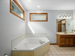31 Crane St, Worcester MA 01604