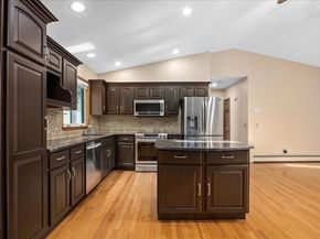 31 Crane St, Worcester MA 01604