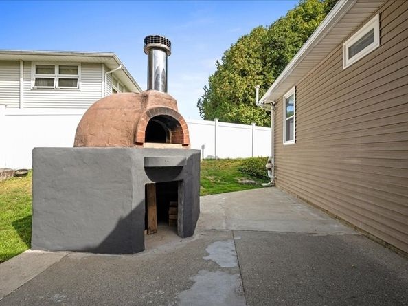 31 Crane St, Worcester MA 01604