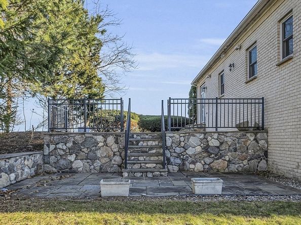 3 Cliff St, Nahant MA 01908