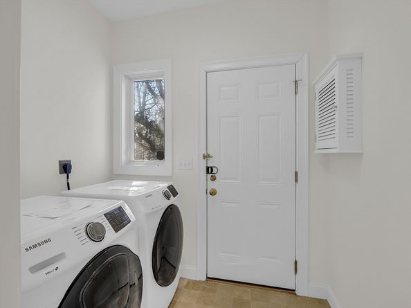 3 Cliff St, Nahant MA 01908