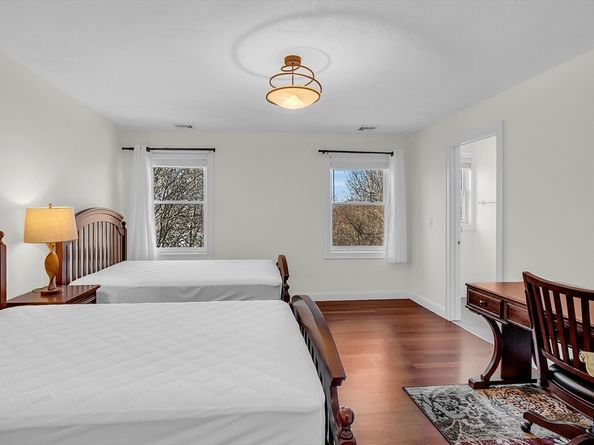 3 Cliff St, Nahant MA 01908