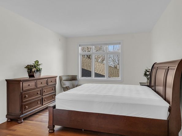3 Cliff St, Nahant MA 01908