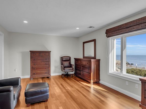 3 Cliff St, Nahant MA 01908