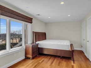 3 Cliff St, Nahant MA 01908