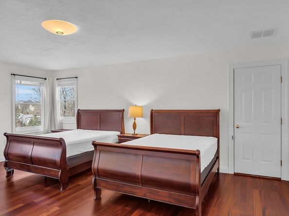3 Cliff St, Nahant MA 01908