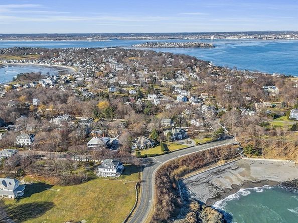 3 Cliff St, Nahant MA 01908