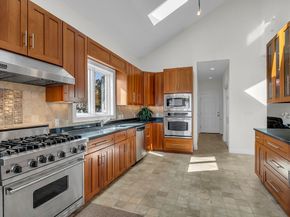 3 Cliff St, Nahant MA 01908