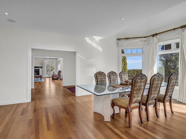 3 Cliff St, Nahant MA 01908