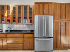 3 Cliff St, Nahant MA 01908
