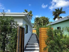 935 Lincoln St, Hollywood FL 33019