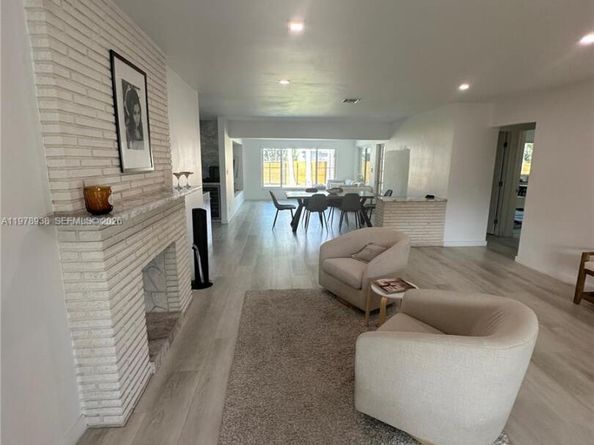 935 Lincoln St, Hollywood FL 33019