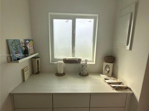 935 Lincoln St, Hollywood FL 33019