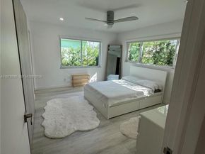 935 Lincoln St, Hollywood FL 33019