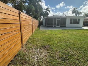 935 Lincoln St, Hollywood FL 33019