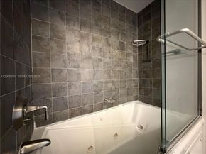 20515 E Country Club Dr 1642, Aventura FL 33180