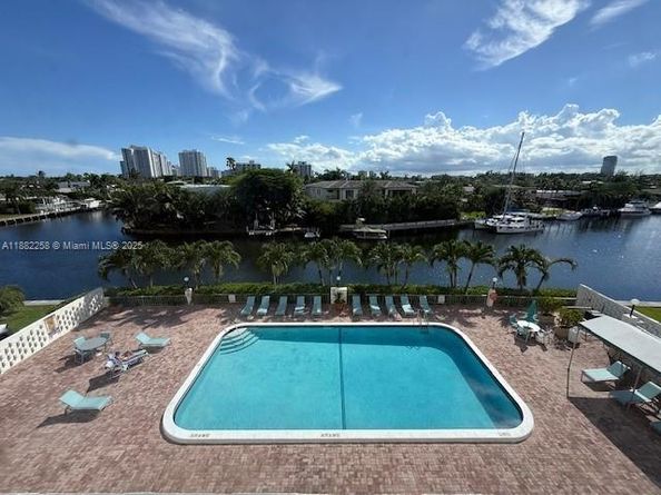 401 Golden Isles Dr 415, Hallandale Beach FL 33009