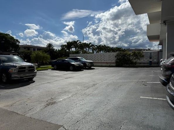 401 Golden Isles Dr 415, Hallandale Beach FL 33009