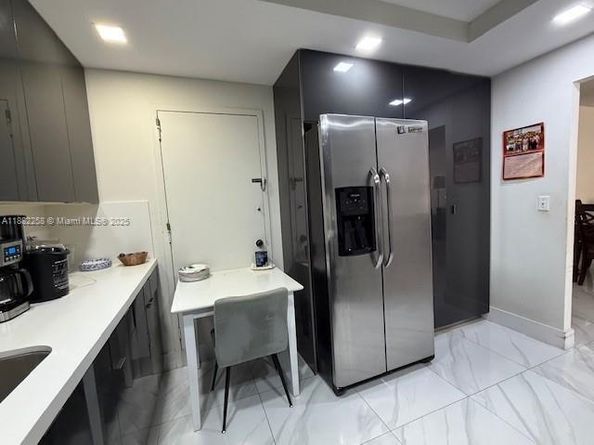 401 Golden Isles Dr 415, Hallandale Beach FL 33009