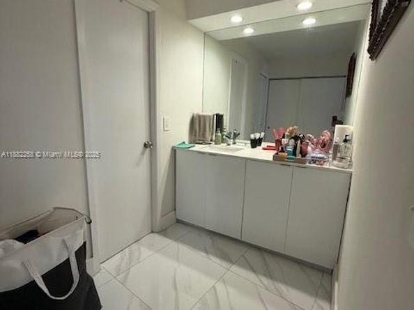 401 Golden Isles Dr 415, Hallandale Beach FL 33009