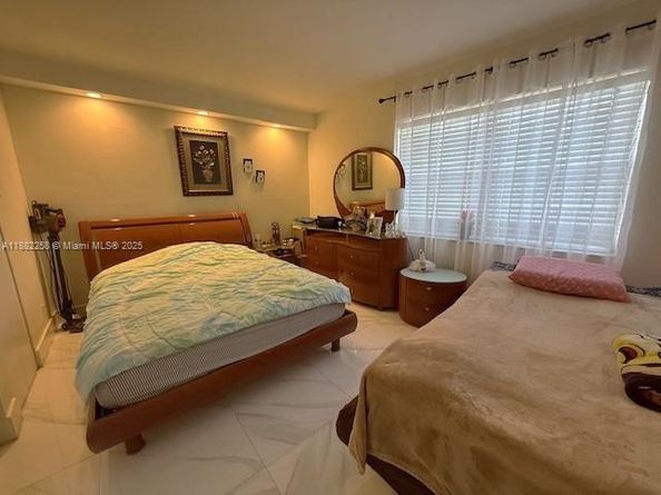 401 Golden Isles Dr 415, Hallandale Beach FL 33009