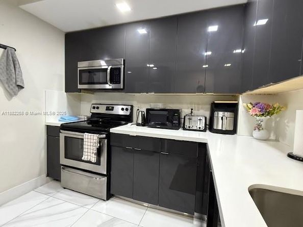 401 Golden Isles Dr 415, Hallandale Beach FL 33009