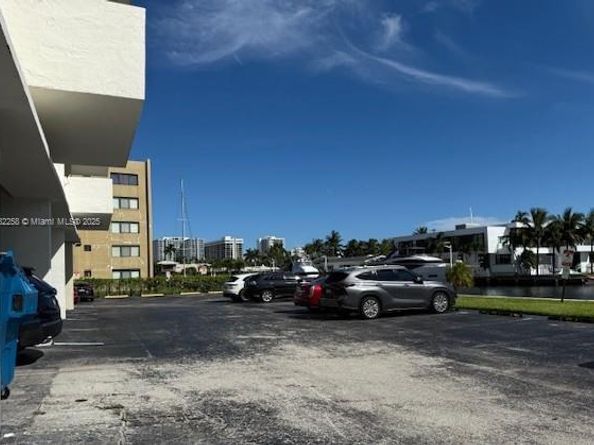 401 Golden Isles Dr 415, Hallandale Beach FL 33009