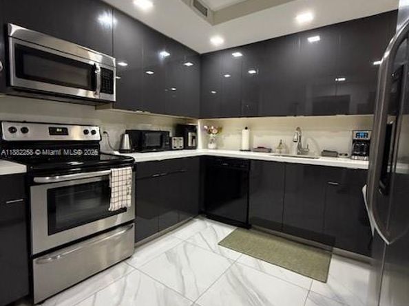 401 Golden Isles Dr 415, Hallandale Beach FL 33009