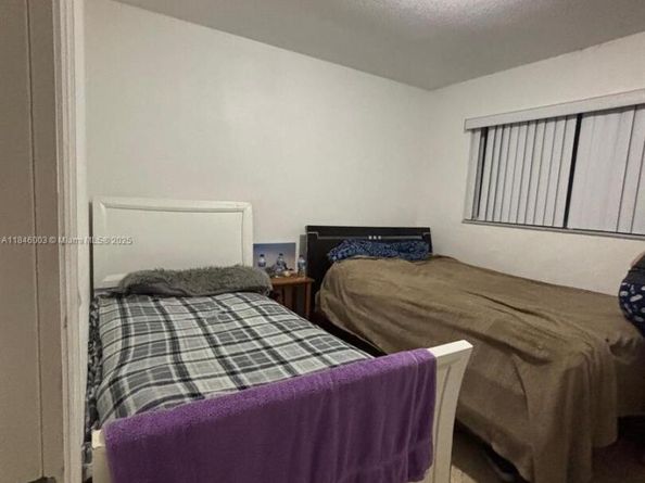 2840 SW 8th St, Fort Lauderdale FL 33312