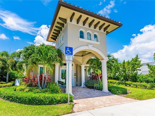 4330 Hillcrest Dr 519, Hollywood FL 33021