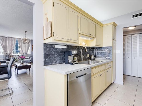 4330 Hillcrest Dr 519, Hollywood FL 33021