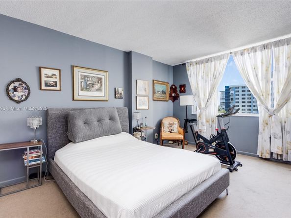 4330 Hillcrest Dr 519, Hollywood FL 33021