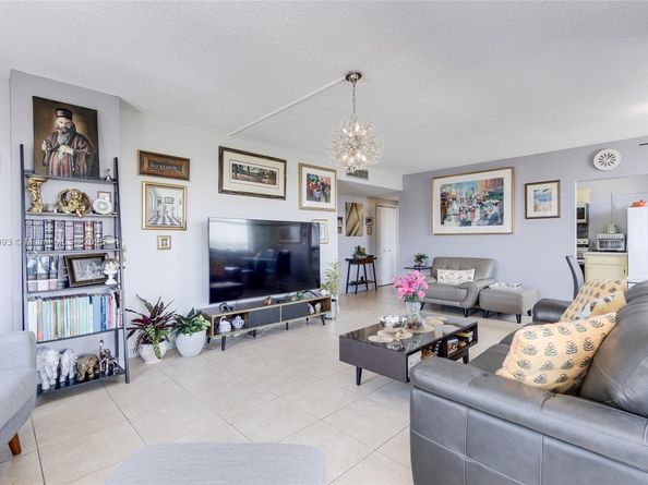 4330 Hillcrest Dr 519, Hollywood FL 33021