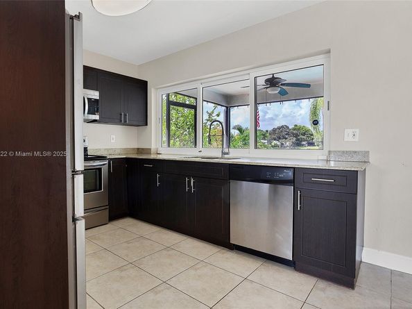 5031 SW 87th Ave, Cooper City FL 33328