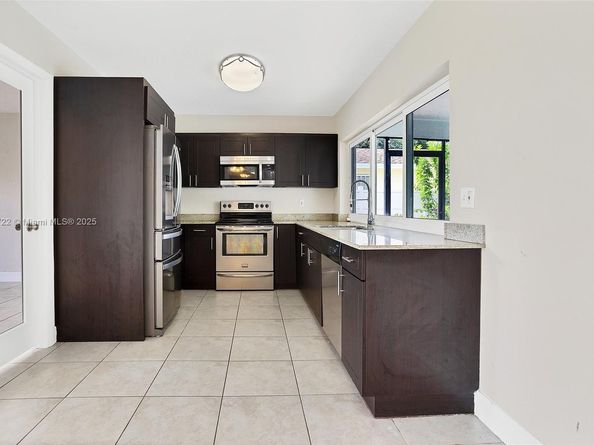 5031 SW 87th Ave, Cooper City FL 33328
