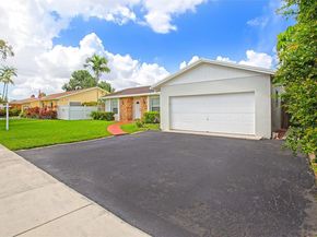 5031 SW 87th Ave, Cooper City FL 33328